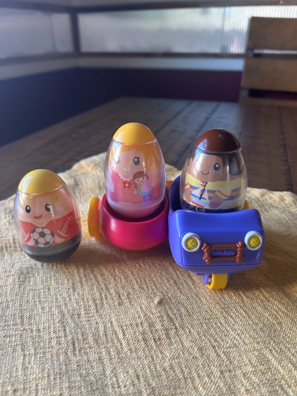 Playskool Weebles Wobblin Go-Cart w 3  wobbling  figures